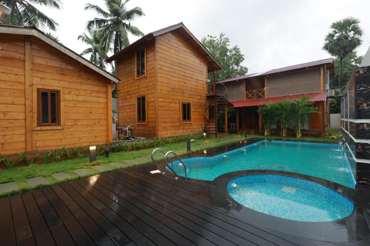 Wooden Ecr Sea Resort Pondicherry Exterior photo