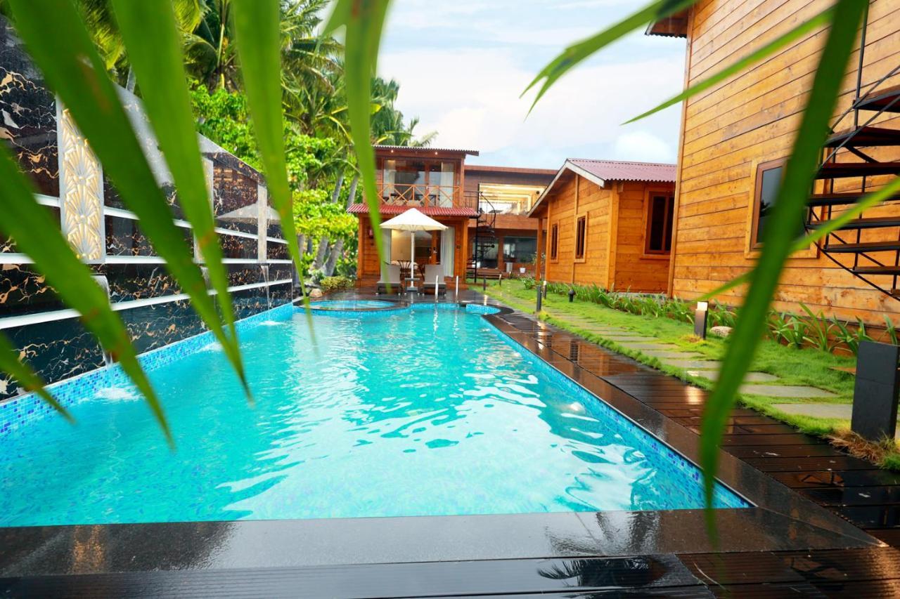 Wooden Ecr Sea Resort Pondicherry Exterior photo