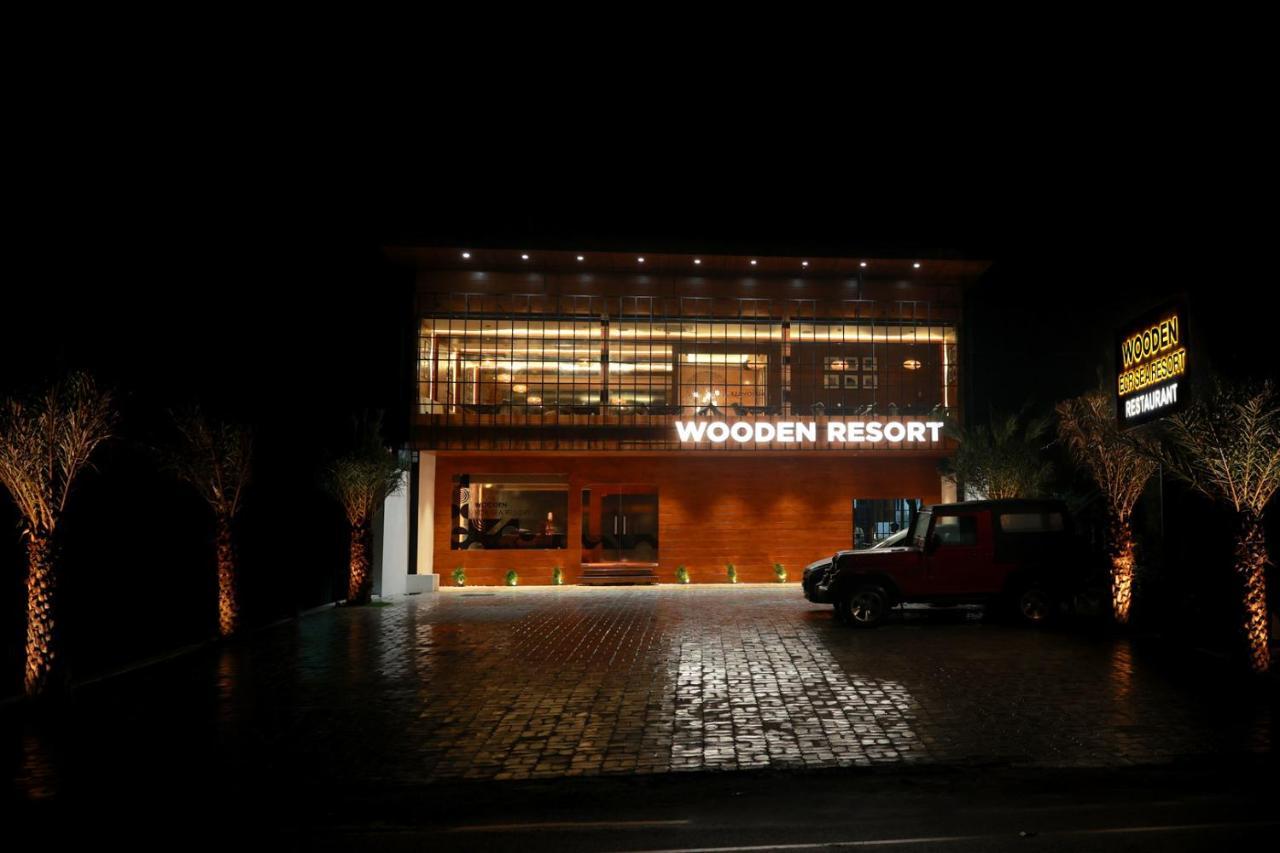 Wooden Ecr Sea Resort Pondicherry Exterior photo