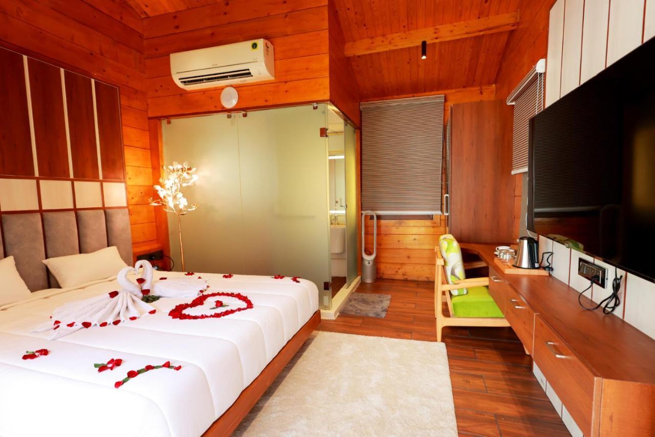 Wooden Ecr Sea Resort Pondicherry Exterior photo