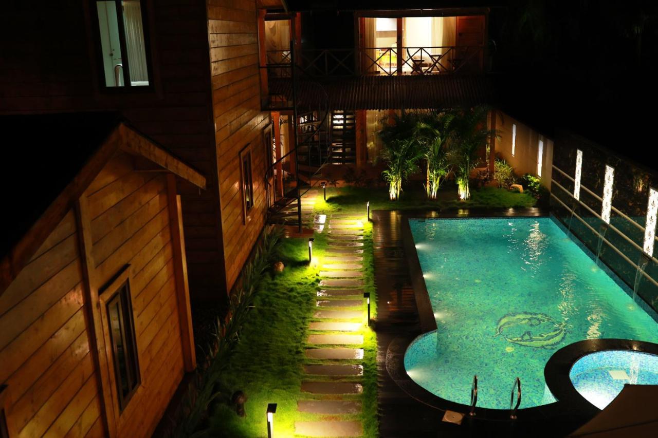Wooden Ecr Sea Resort Pondicherry Exterior photo
