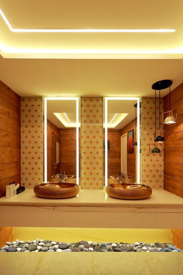 Wooden Ecr Sea Resort Pondicherry Exterior photo